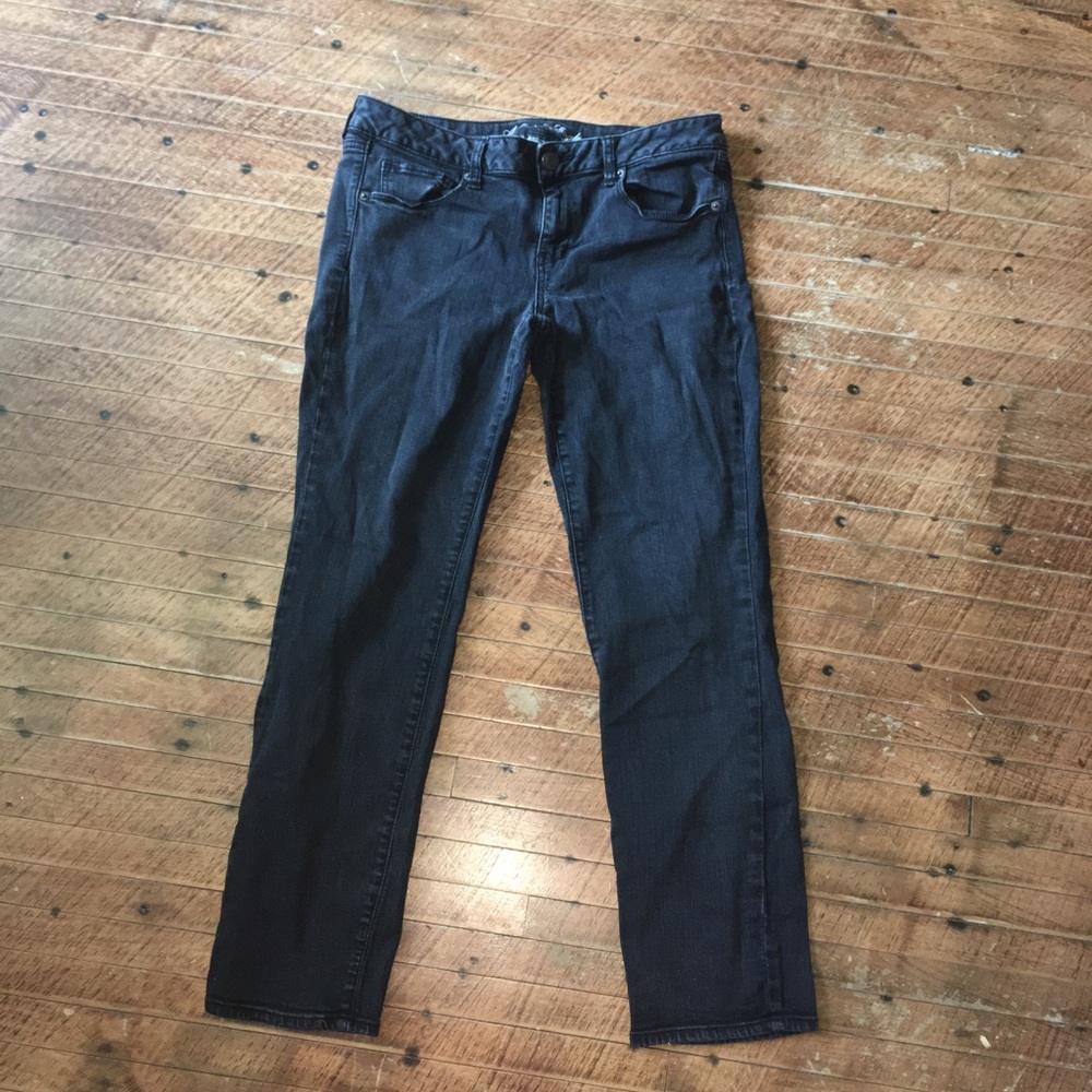 American Eagle black denim short skinny jeans